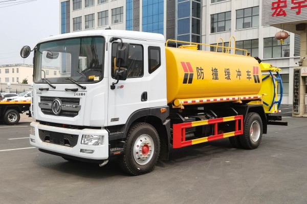 东风D9-70K/80K洒水防撞车